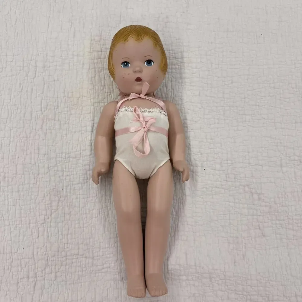 Vintage Daisy Kingdom 1997 DAISY DOLL Light Skin Vinyl 3075-32105 Blonde girl